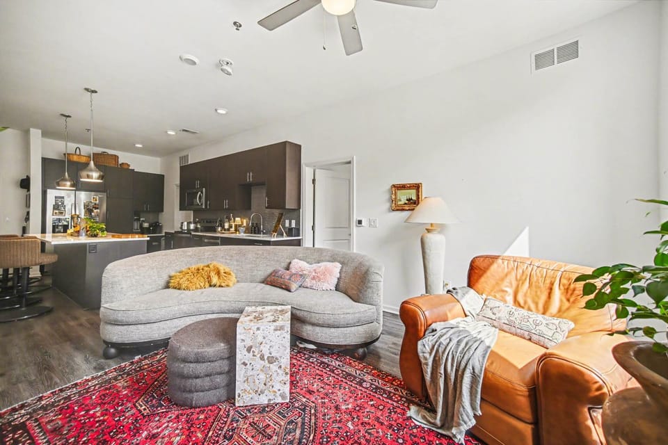 Living room, Seating area, Family