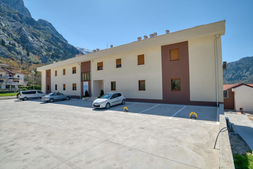 Sunny apartment Apartment in Dobrota
