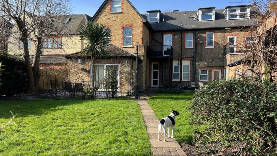 Huge Three Bedroom Flat with parking and terrace Apartment in London Borough of Lewisham
