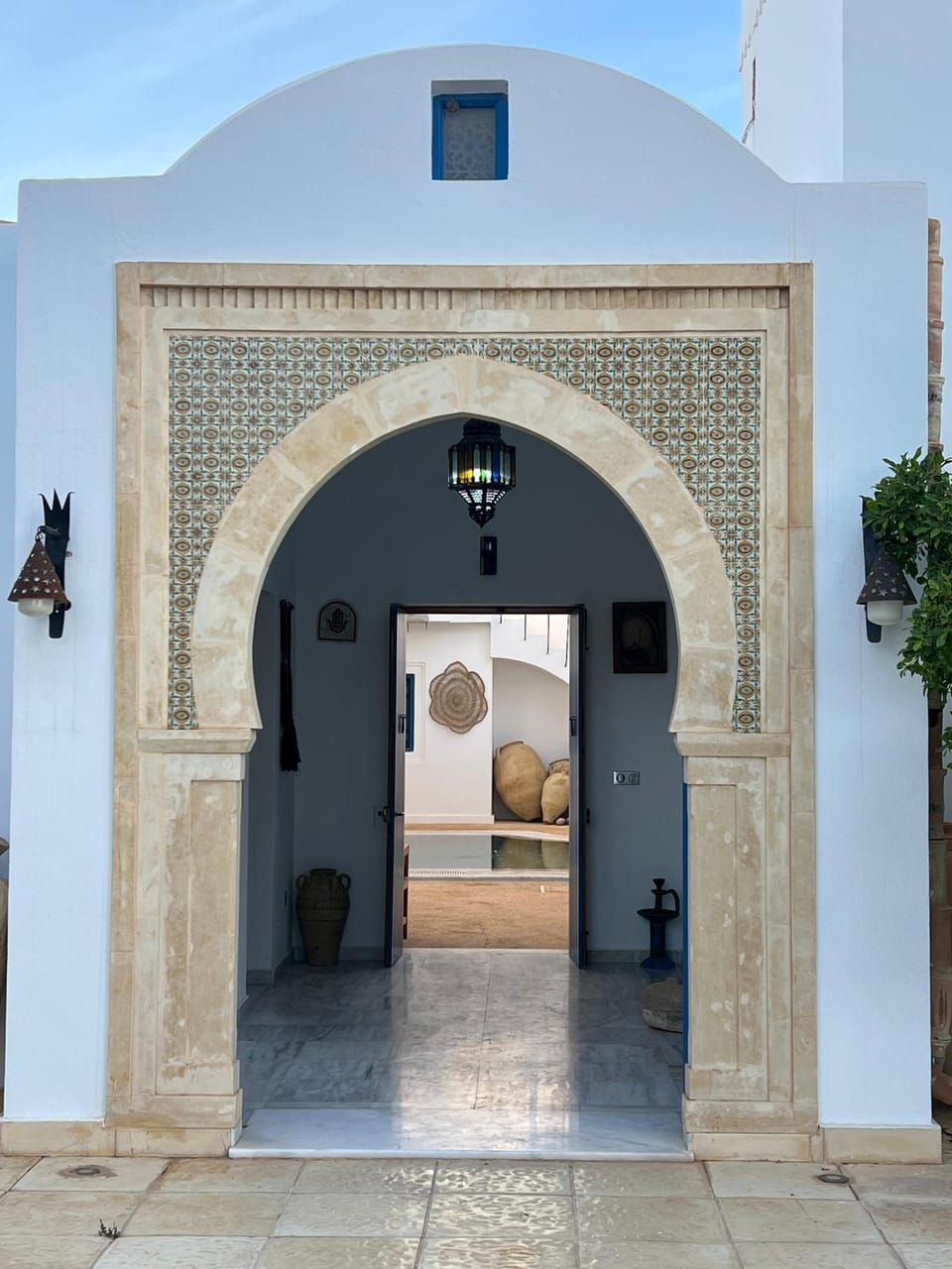 Facade/entrance