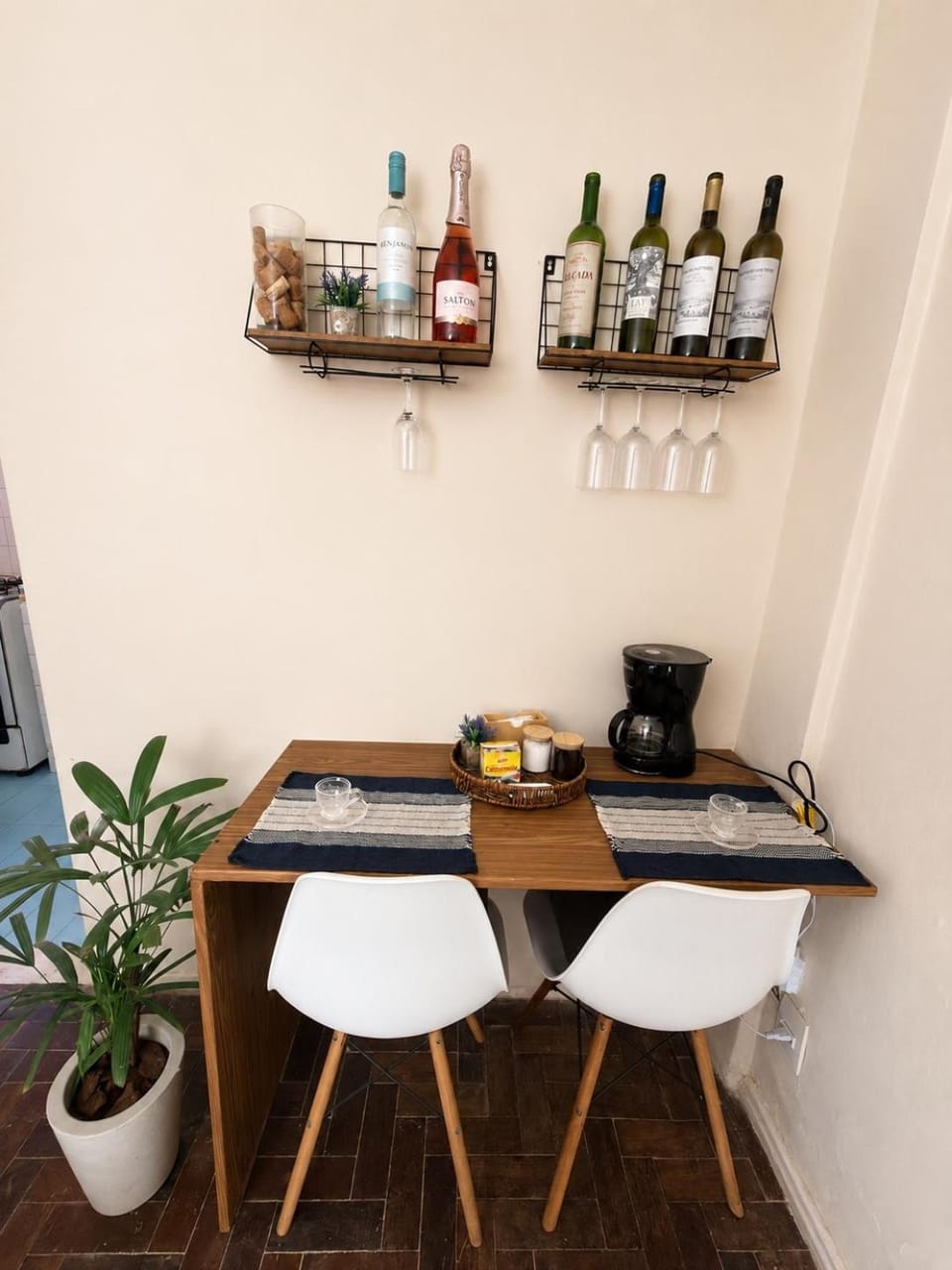 Dining area, Food, Drinks