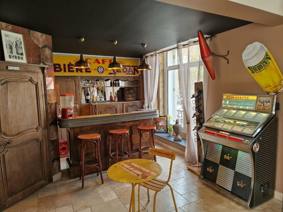 Lounge or bar