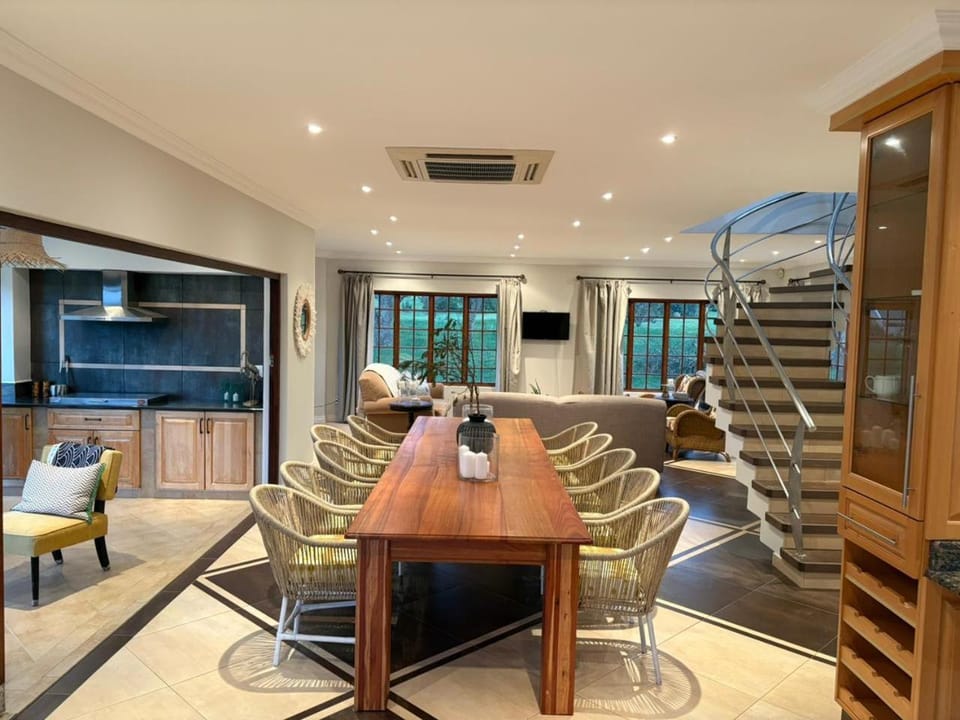 Seating area, Dining area