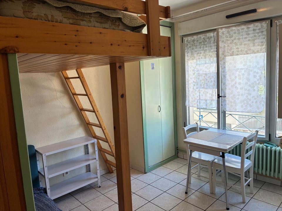 bunk bed