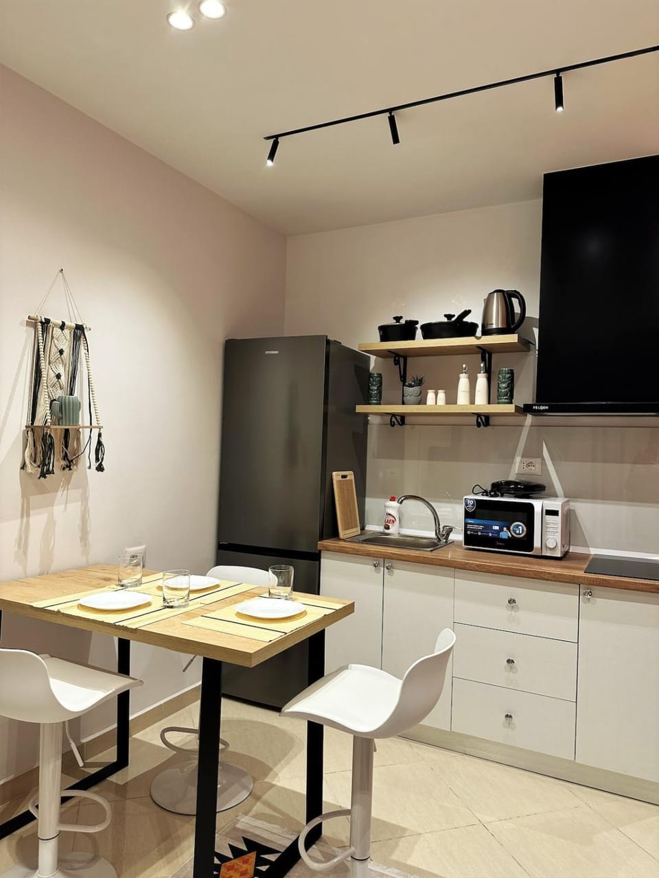 DuoNest-BoHo Sunset Apartment in Tirana