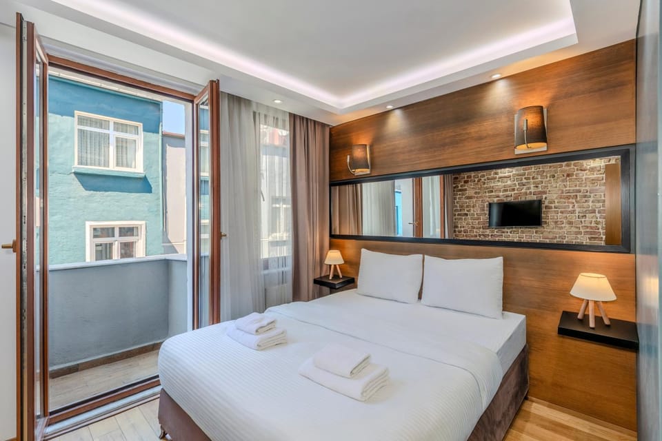 Bed, TV and multimedia, Kitchen or kitchenette, Photo of the whole room, Bedroom, towels