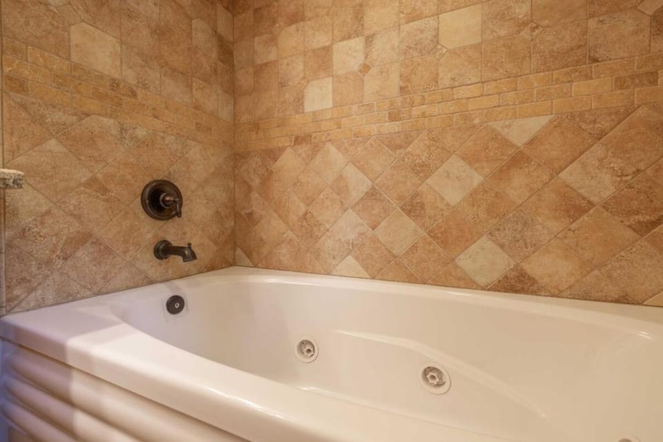 Starlight Sanctuary - Wow Views, AC, Near Slopes Chalet in Moonridge