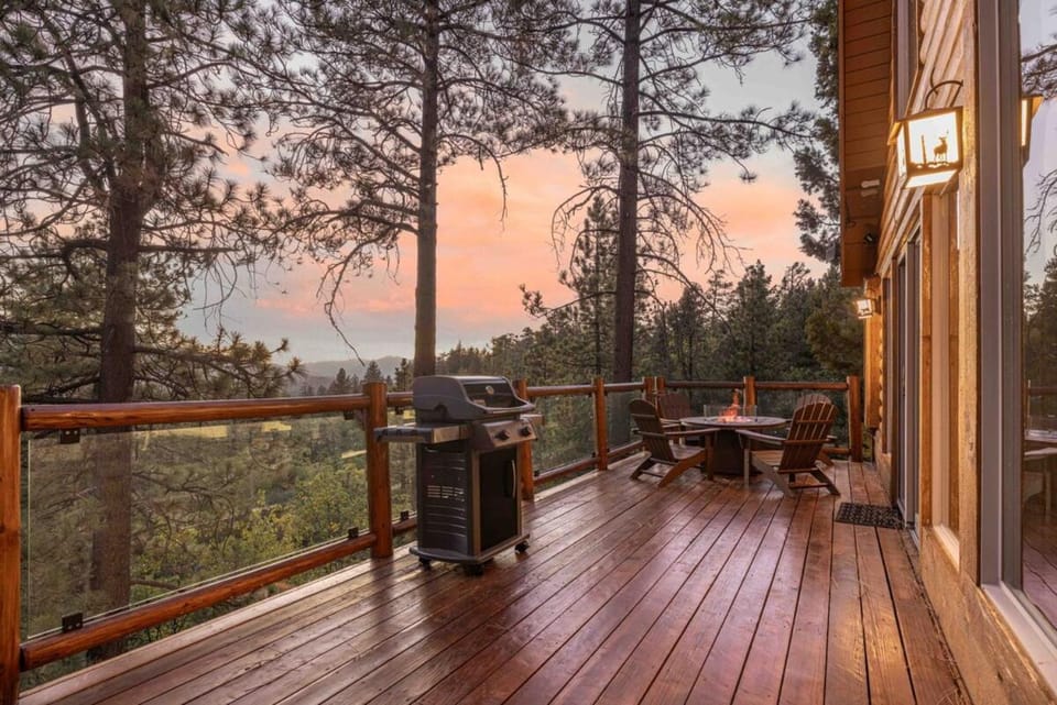Starlight Sanctuary - Wow Views, AC, Near Slopes Chalet in Moonridge