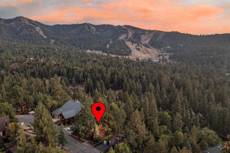 Starlight Sanctuary - Wow Views, AC, Near Slopes Chalet in Moonridge