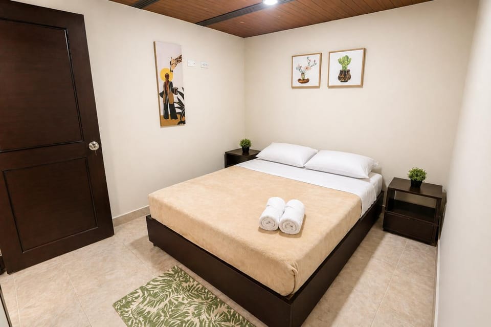 Bed, Photo of the whole room, towels