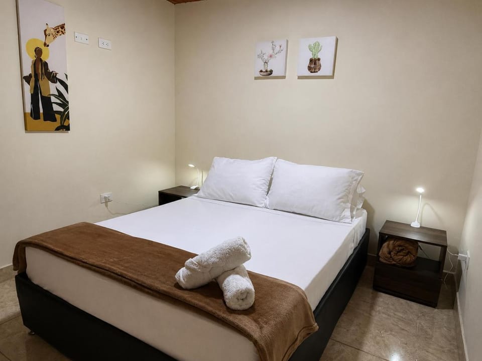 Bed, towels