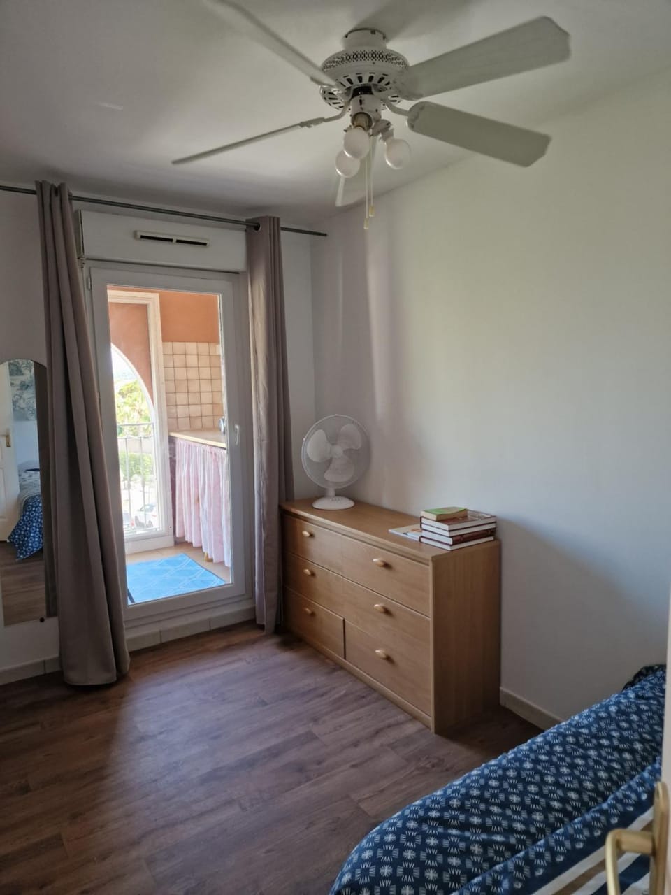 Bedroom, air conditioner