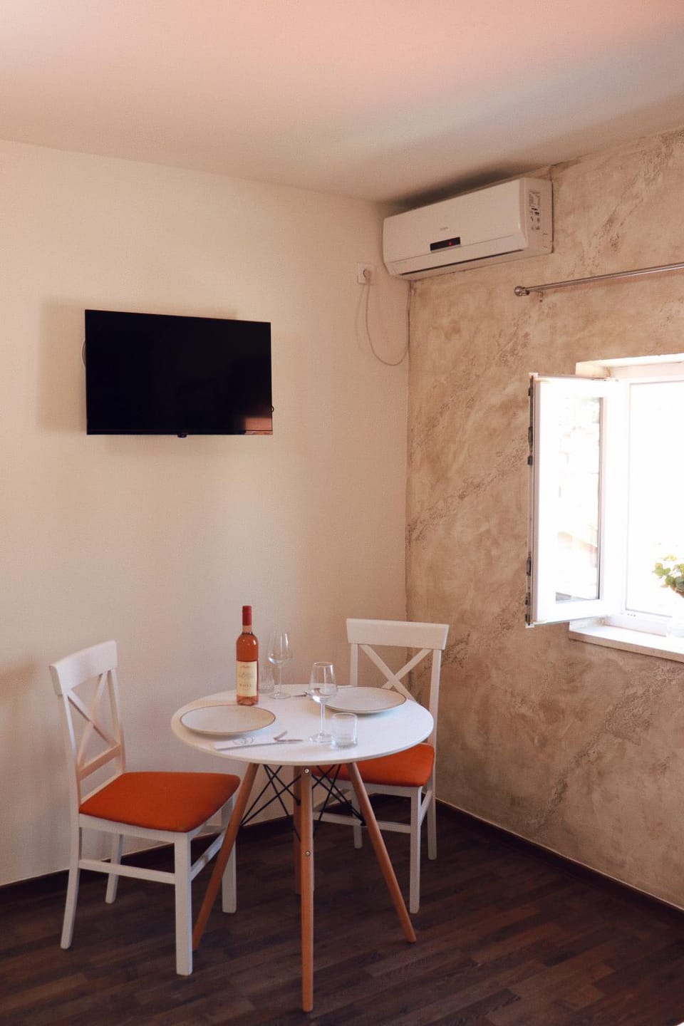 TV and multimedia, Seating area