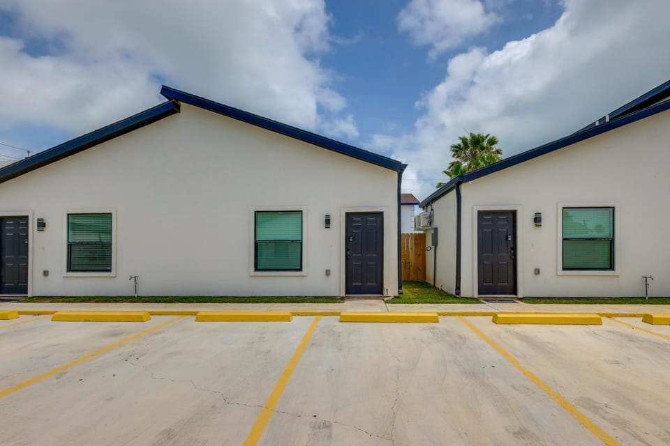 Central to Everything, Easy Beach Access! SPI Stay Apartment in South Padre Island