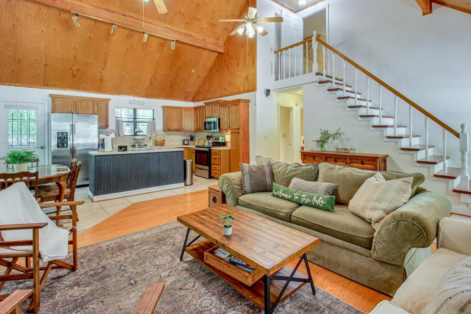 Game Room! Family Escape on Tims Ford Lake House in Tennessee