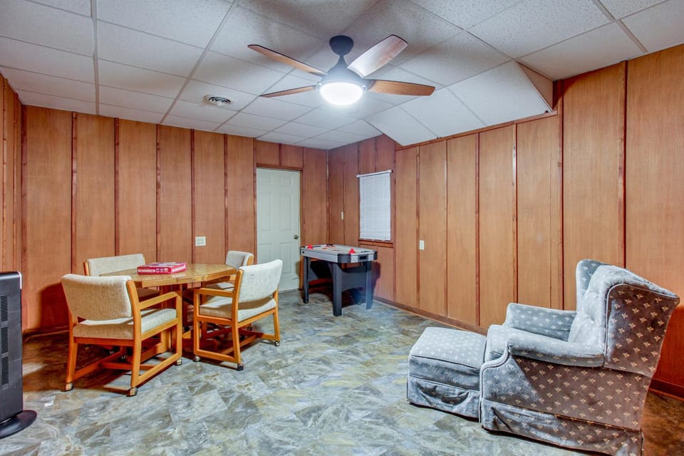 Game Room! Family Escape on Tims Ford Lake House in Tennessee