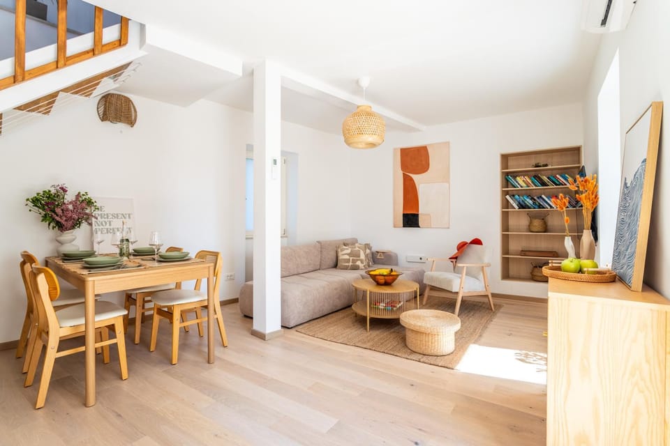 Living room, Decorative detail, Dining area