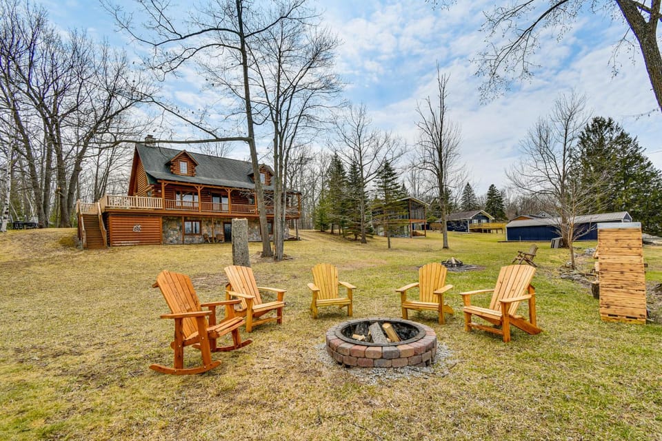 Group Fun on Tittabawassee River! Large Log Cabin Cabin in Michigan