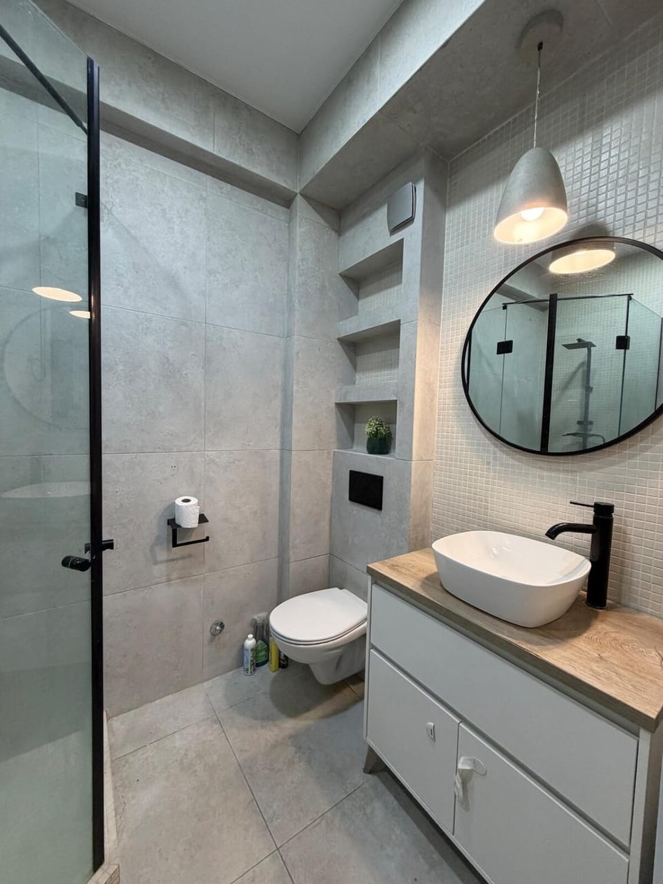 Shower, Toilet, Bathroom