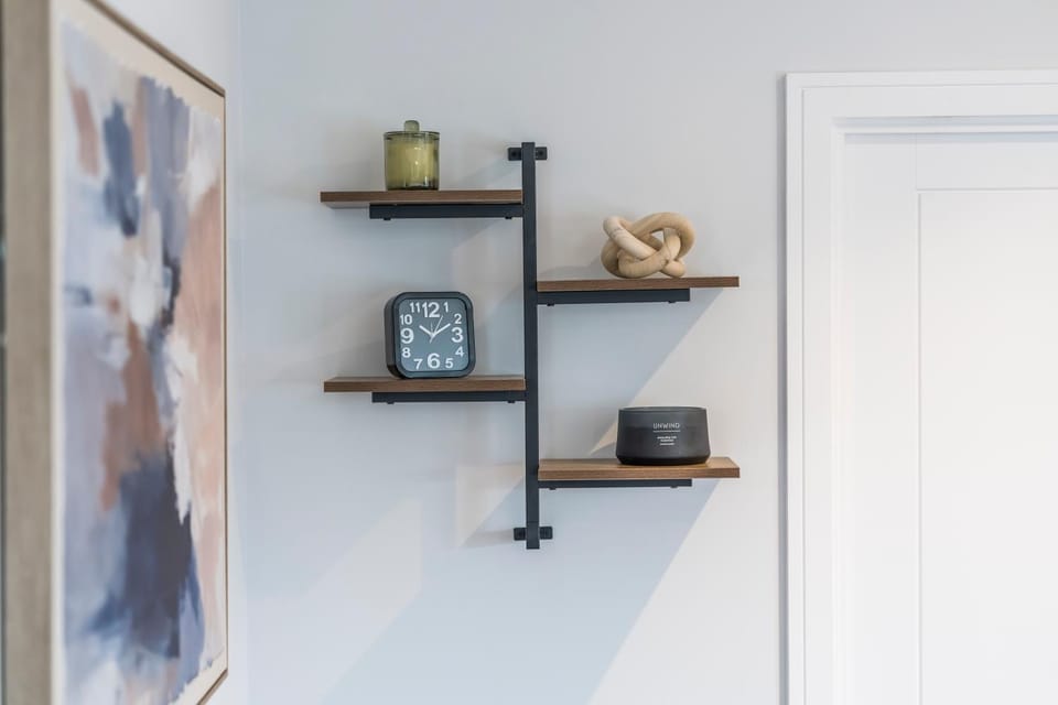 London 1BR Flat Sleeps 5 Comfortably Pool Table Near Tube Apartment in Enfield