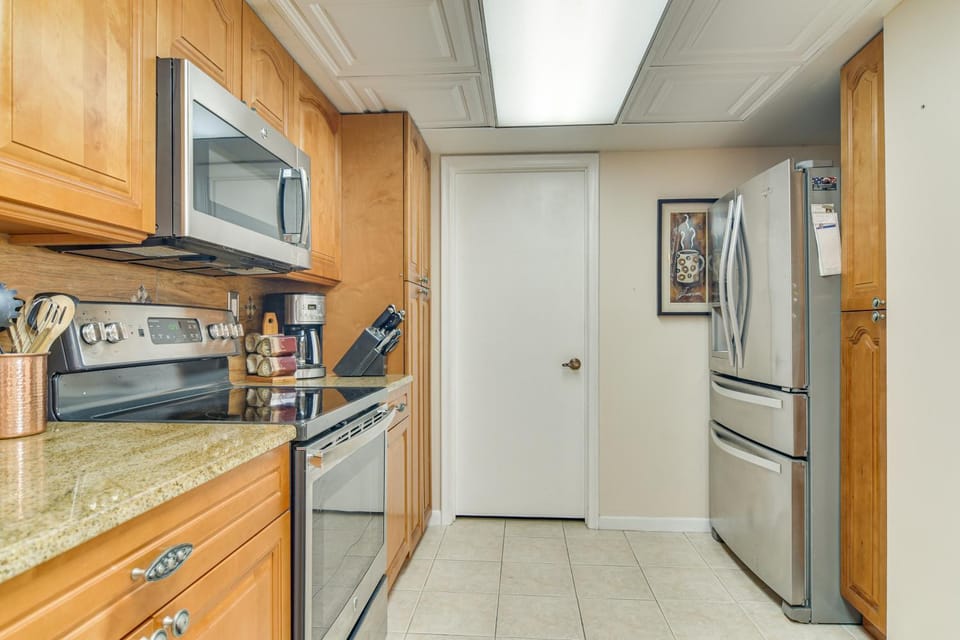 2 Mi to Beach! Bay-View Snowbird Haven in St Pete House in Isla del Sol