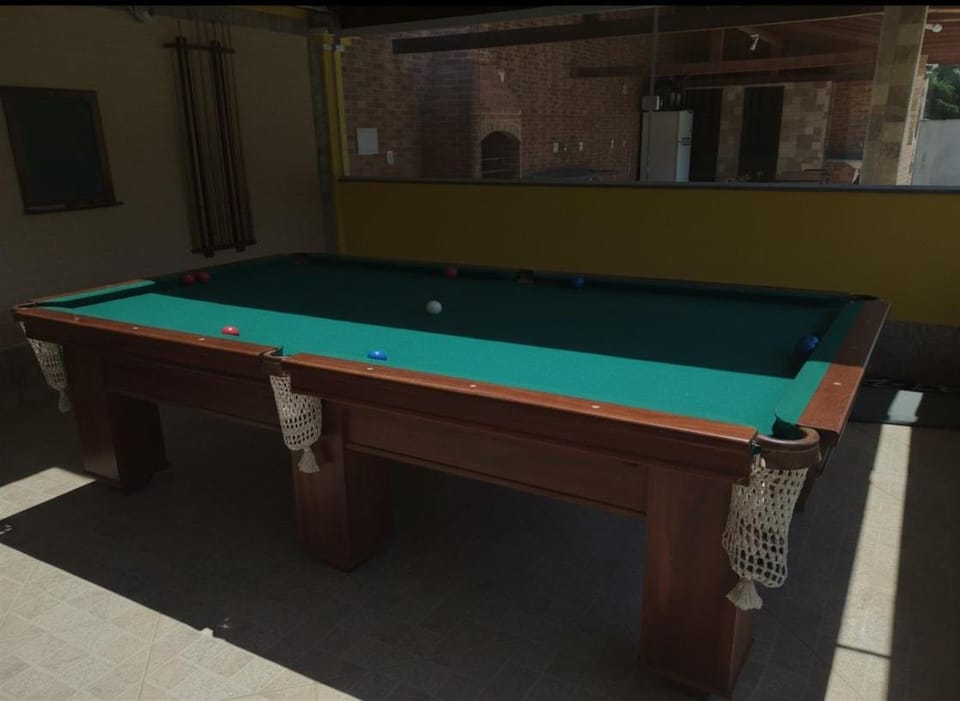 Billiard, Game Room