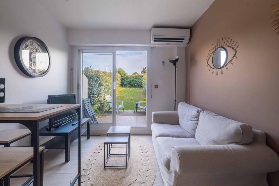 TV and multimedia, Living room, air conditioner
