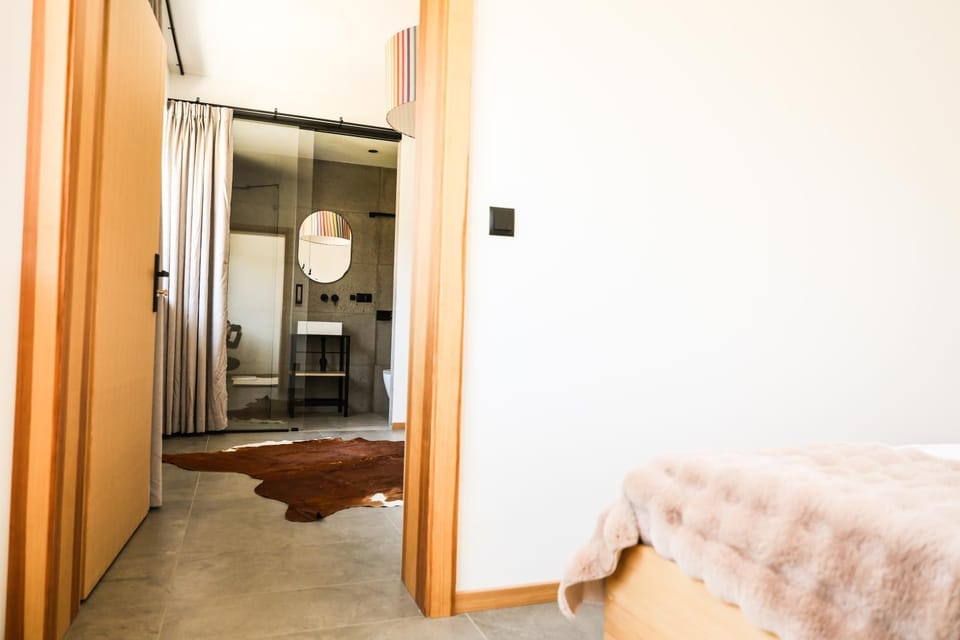 Bed, Bathroom, Photo of the whole room, Bedroom