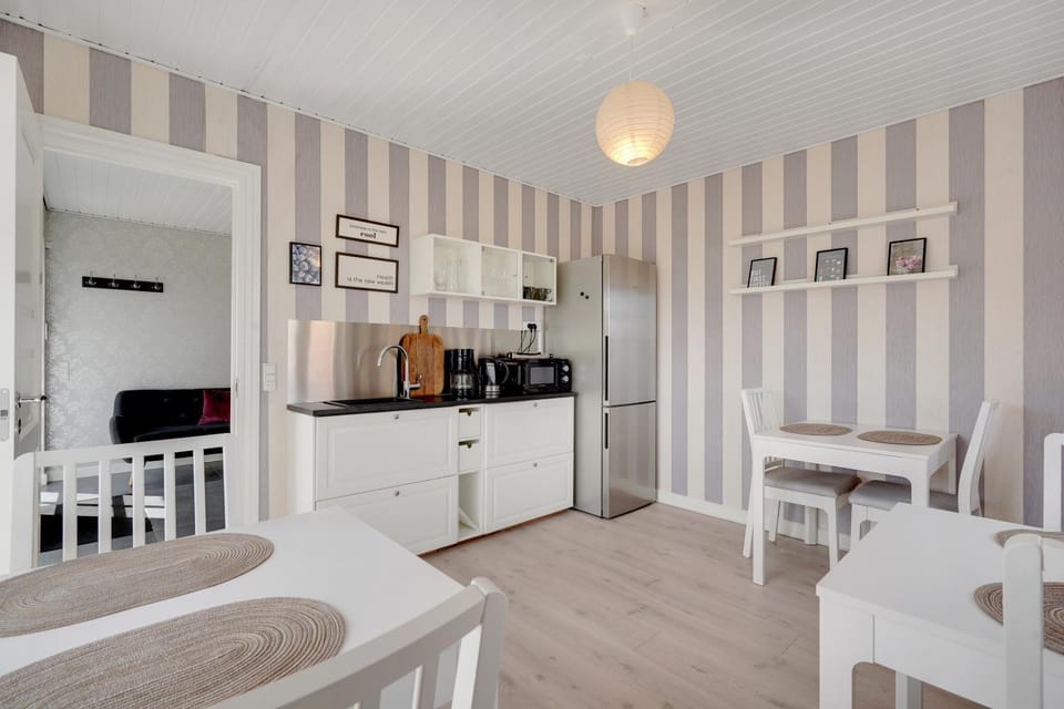 Kitchen or kitchenette, Communal kitchen