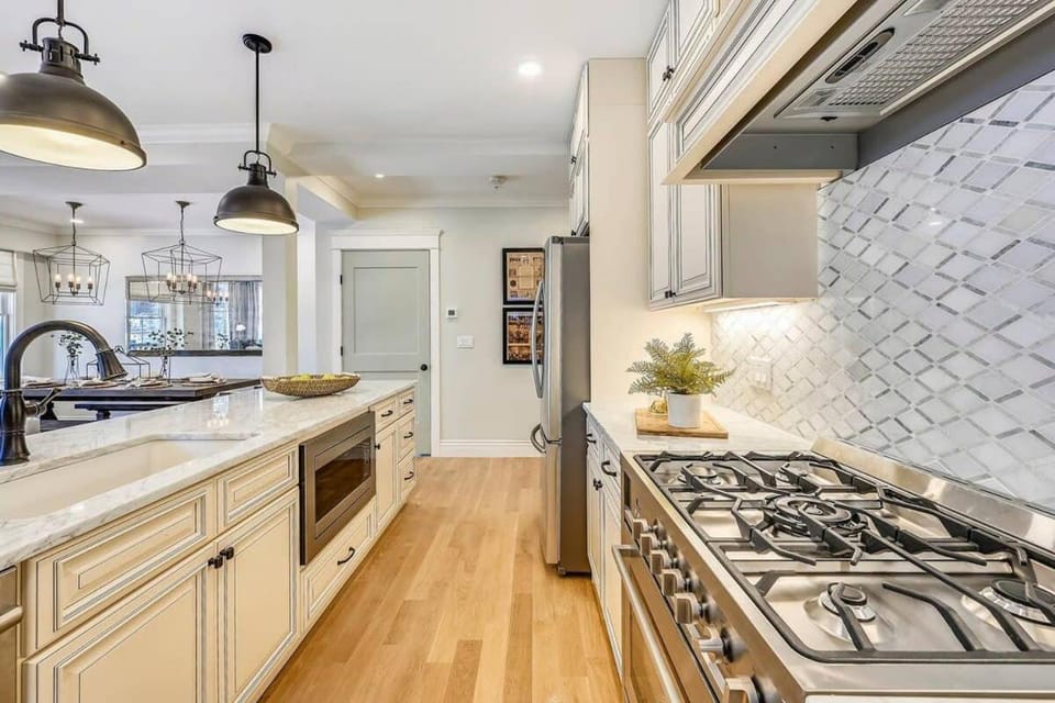 Cozy Boston Condo Near T House in Jamaica Plain