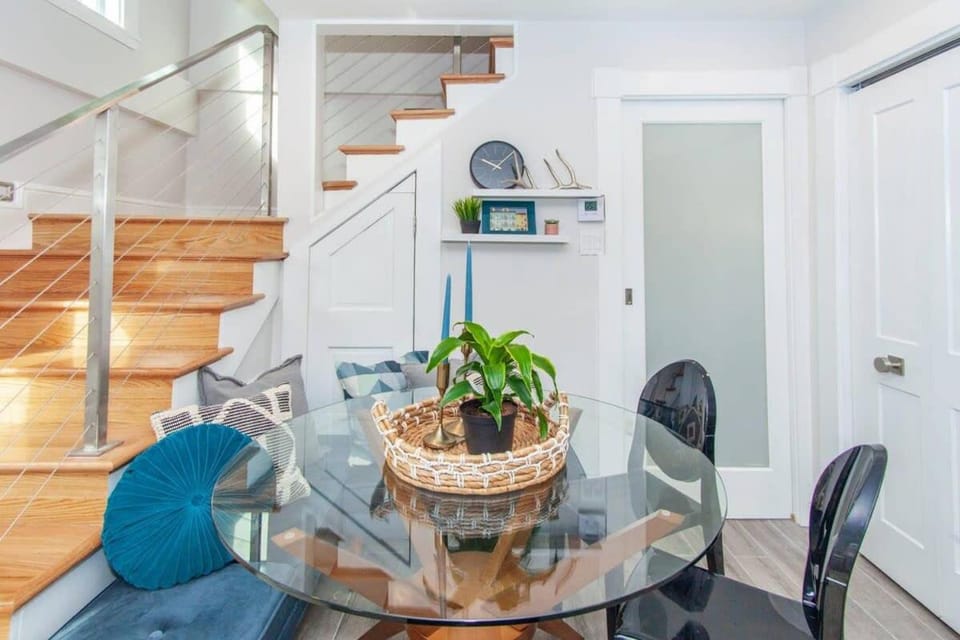 Cozy Duplex Near T House in Boston