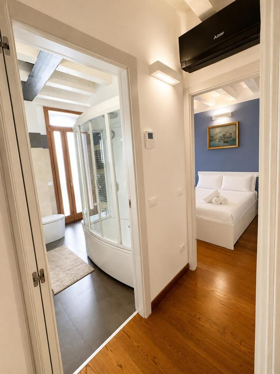 Bed, Bathroom, Photo of the whole room, Bedroom, Bath