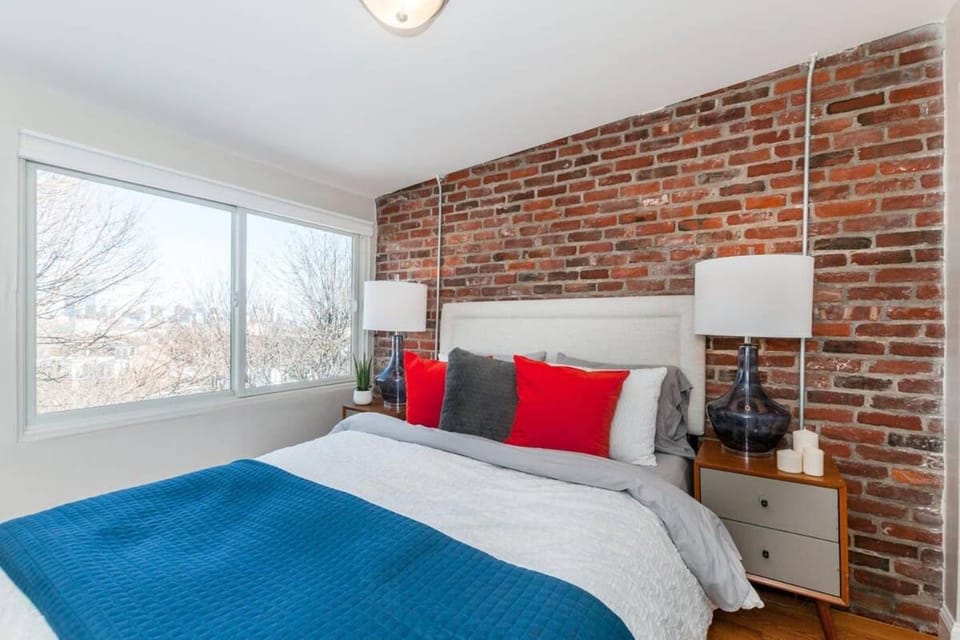 Boston Apartment near T House in Boston