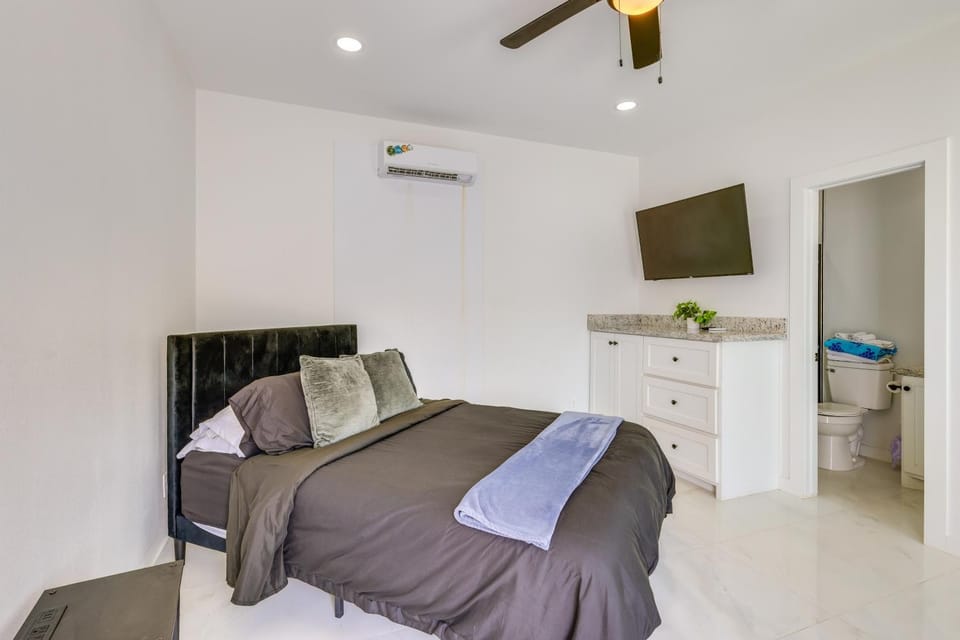 Easy South Padre Beach Retreat w/ Pool Access Apartment in South Padre Island