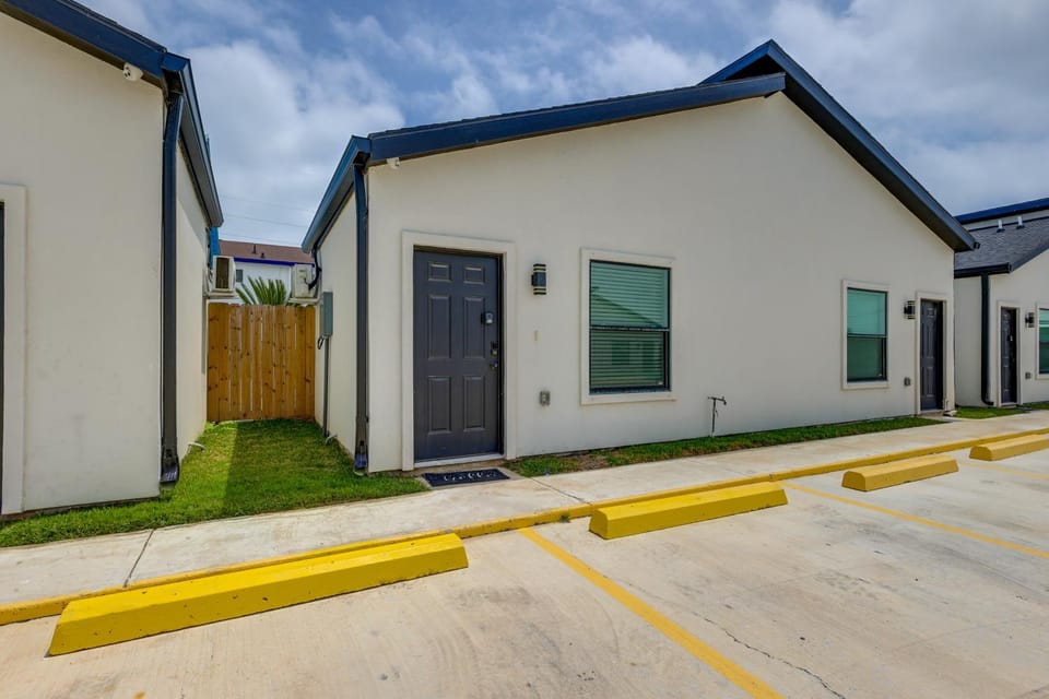 Easy South Padre Beach Retreat w/ Pool Access Apartment in South Padre Island