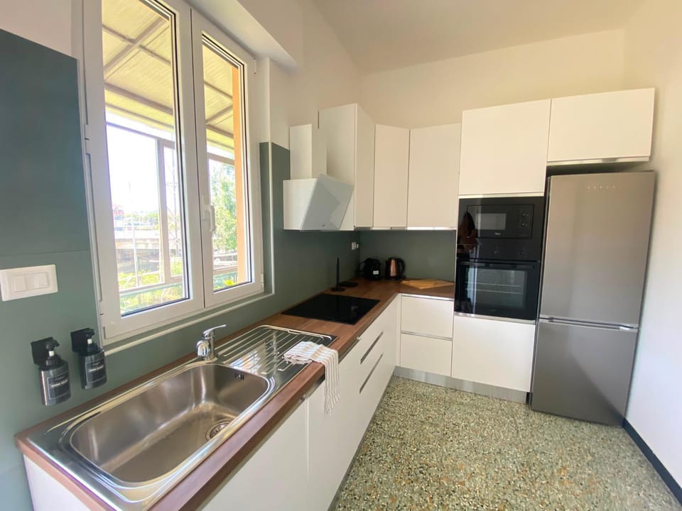 Kitchen or kitchenette, oven, stove