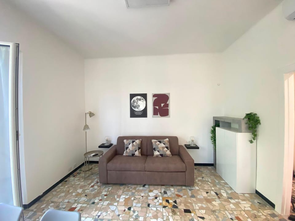 Bed, Living room, Seating area