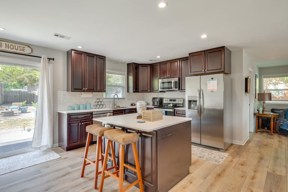 Fenced Yard! Family Getaway 6 Mi to Carolina Beach House in New Hanover County
