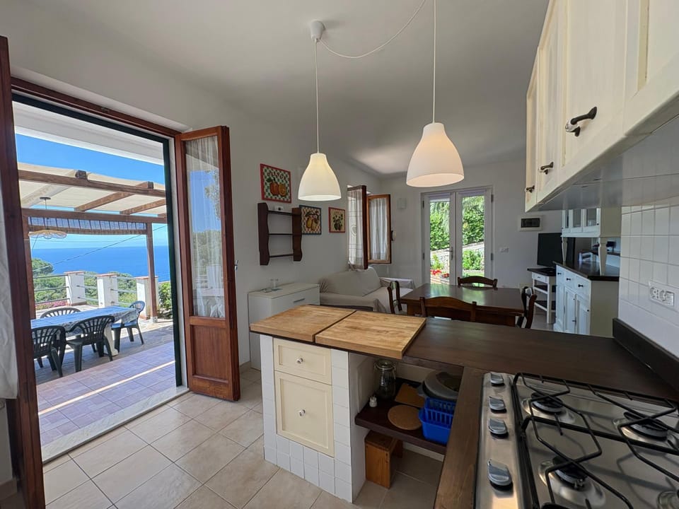 Kitchen or kitchenette, Dining area, Sea view, stove