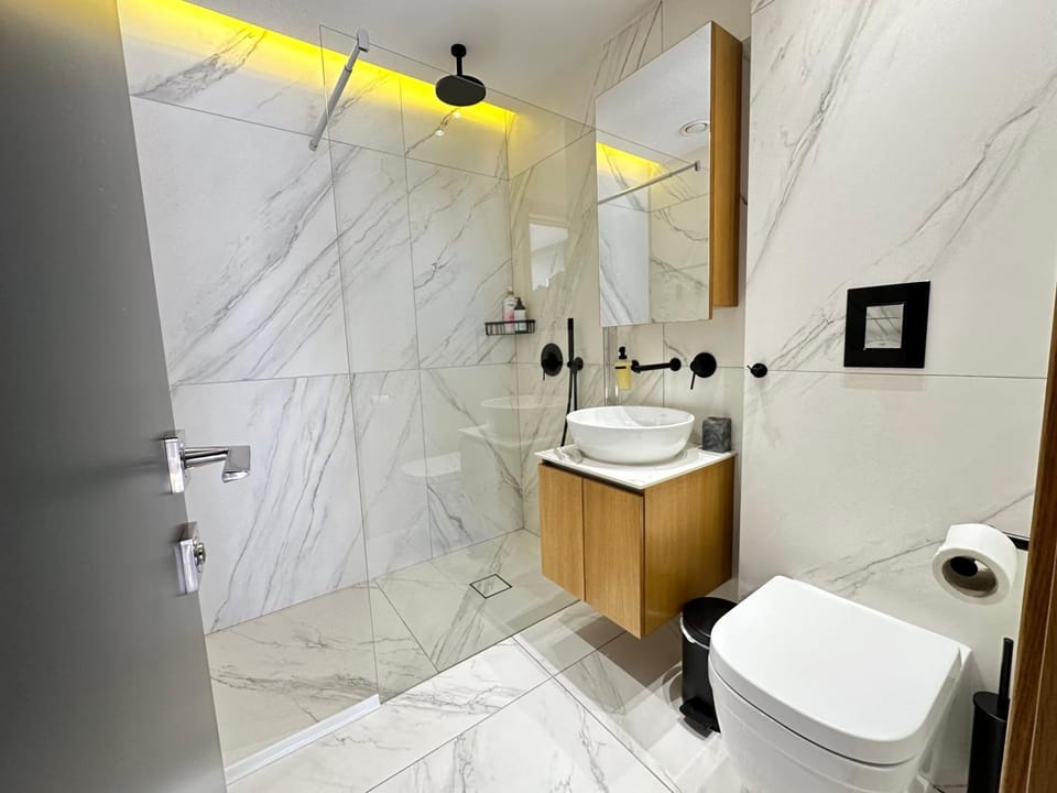 Azure Pearl Suite - Central Ayia Napa Apartment in Ayia Napa