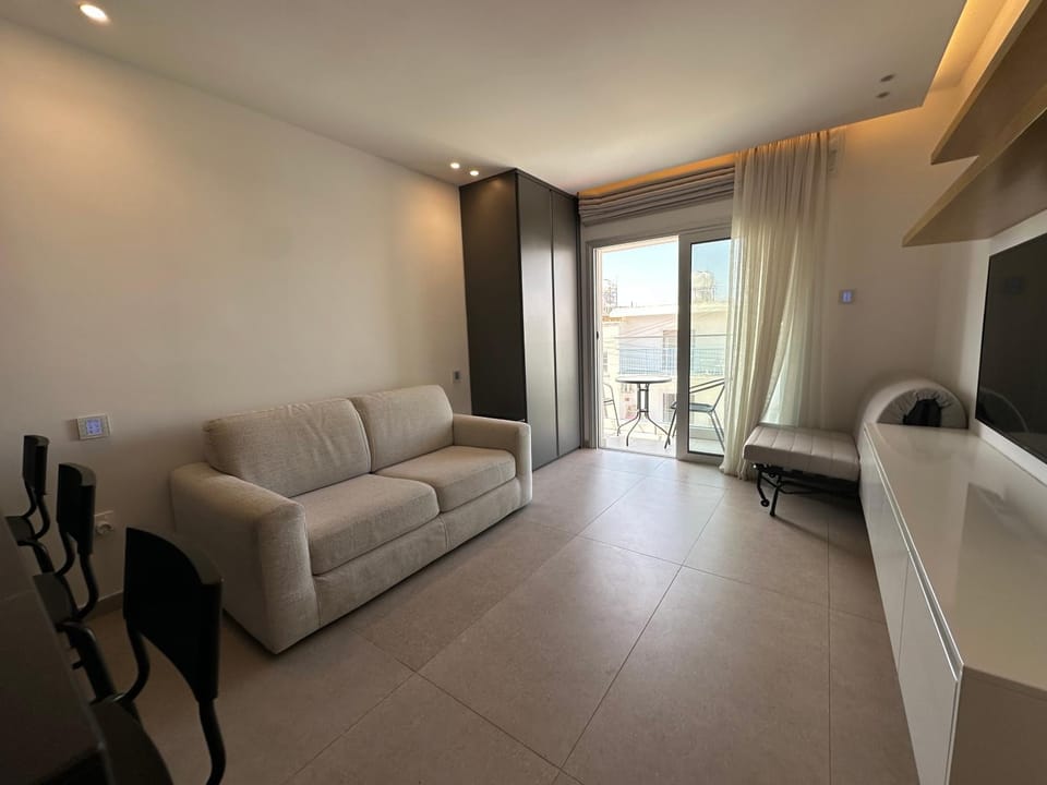 Azure Pearl Suite - Central Ayia Napa Apartment in Ayia Napa