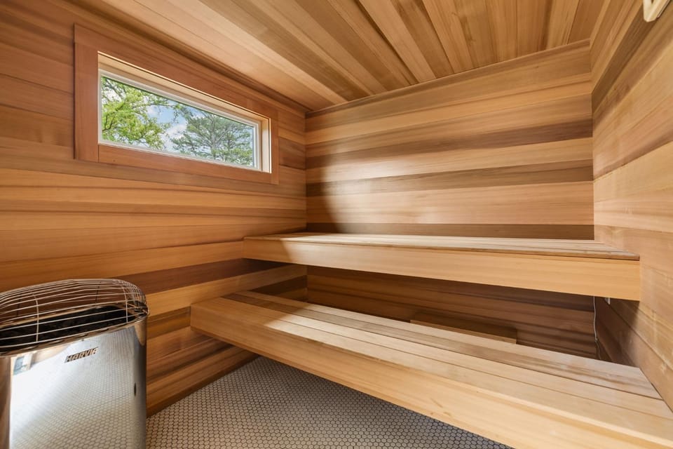 Mid-Mod-Sauna & Hot Tub-Walk to Downtown-On MTB House in Rogers