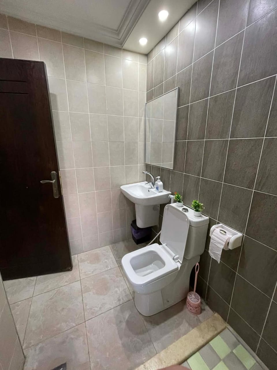 A very beautiful apartment in a new building in downtown Jabal Al-Luwaibdeh Apartment in Africa