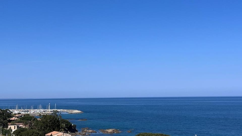 Appartement 4-5 personnes vue mer Apartment in Sari-Solenzara