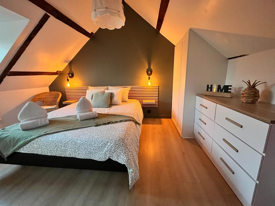 Bed, Bedroom