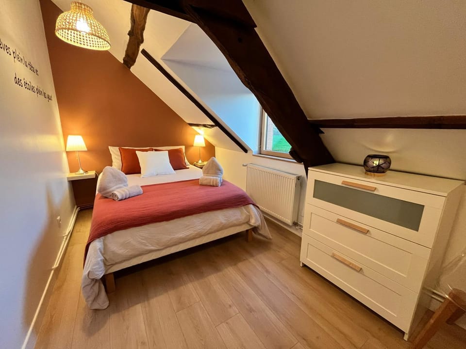 Bed, Photo of the whole room, Bedroom, wardrobe