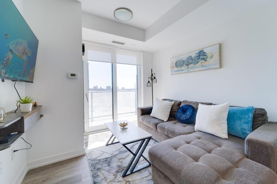 Modern Downtown Condo with Gym Apartment in Waterloo
