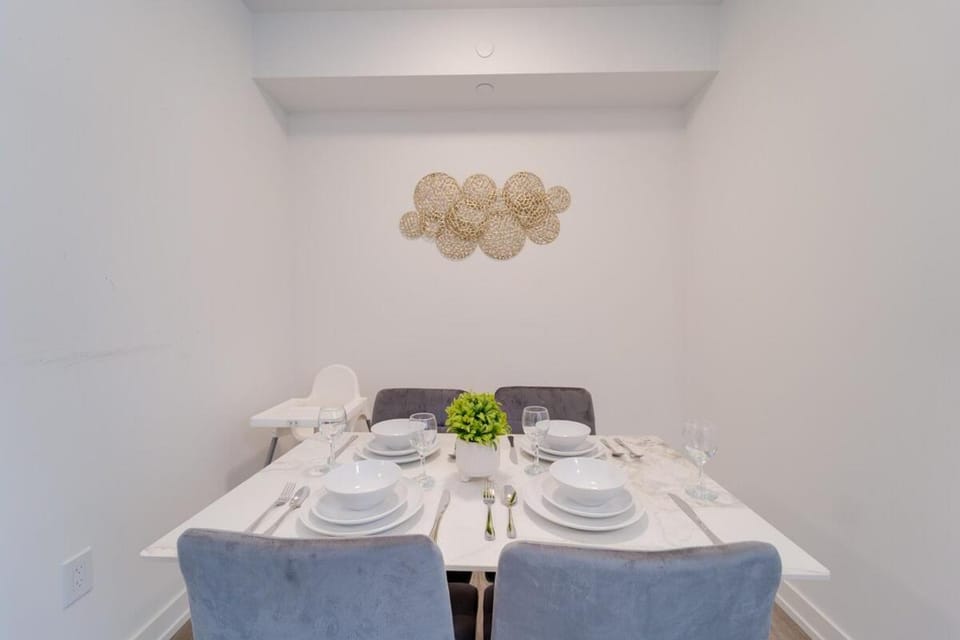 Modern Downtown Condo with Gym Apartment in Waterloo