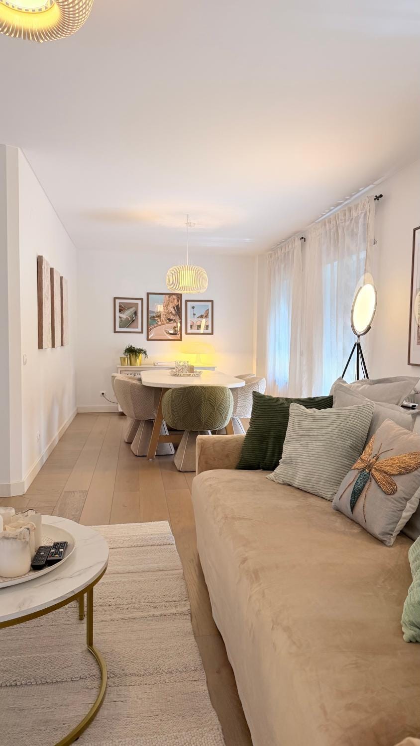 Living room, Photo of the whole room, Seating area, Dining area