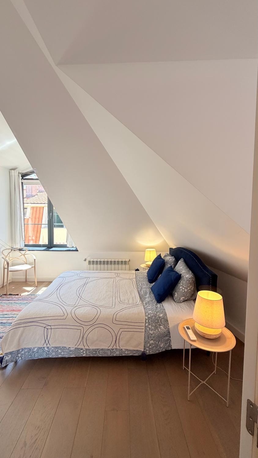 Bed, Photo of the whole room, Bedroom